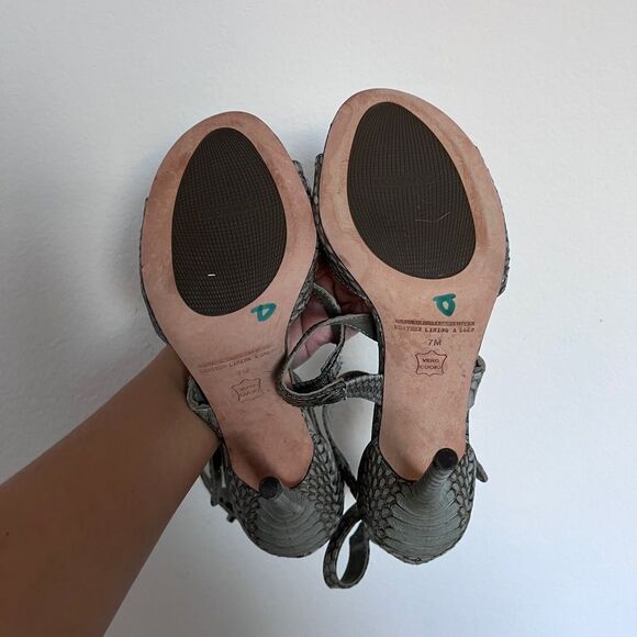 Leon Max Safe Genuine Snakeskin Upper and Leather Lining and Sole Pumps size 7M - Picture 7 of 7